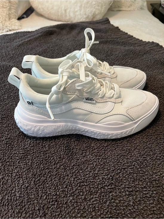 Vans Shoes - Vans women’s size 7  running shoes